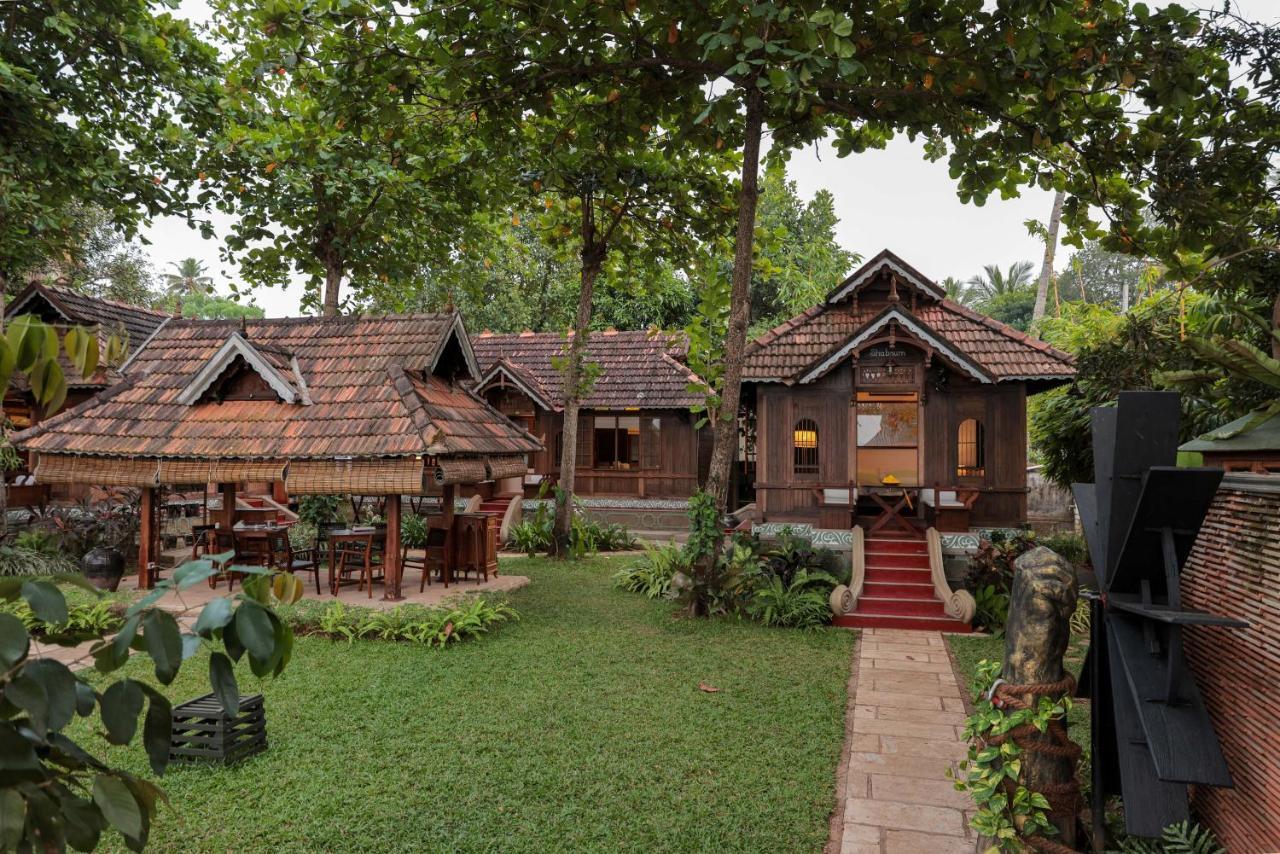 Samiira On Ashtamudi Lake Kollam Exterior photo