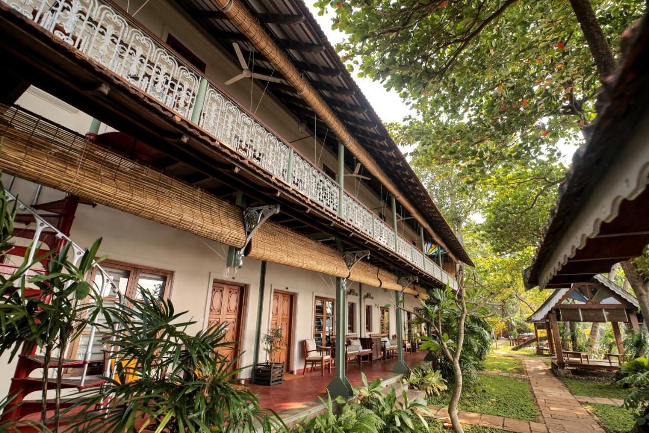 Samiira On Ashtamudi Lake Kollam Exterior photo
